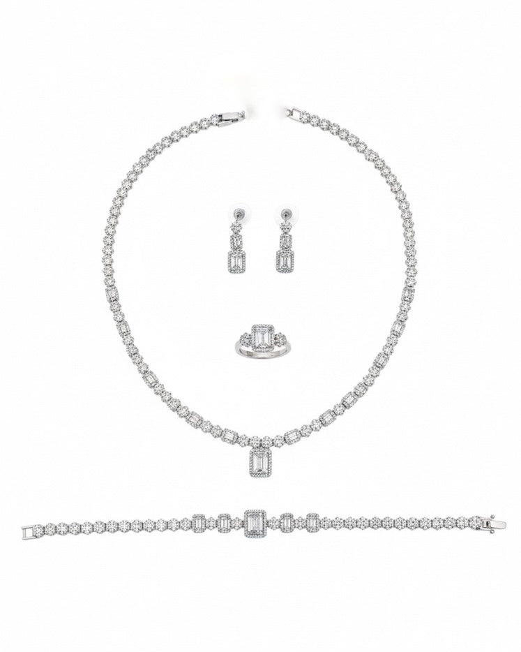 مرصع بأحجار الزركون