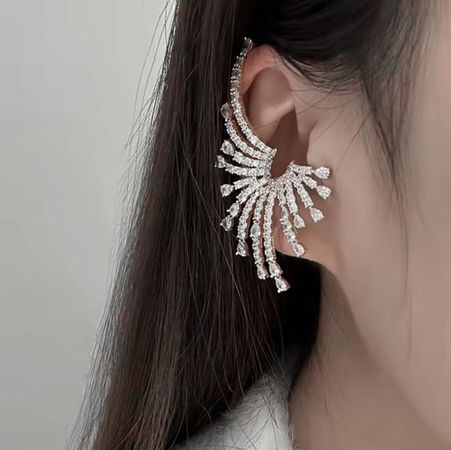 أقراط مرصعة بالزركون