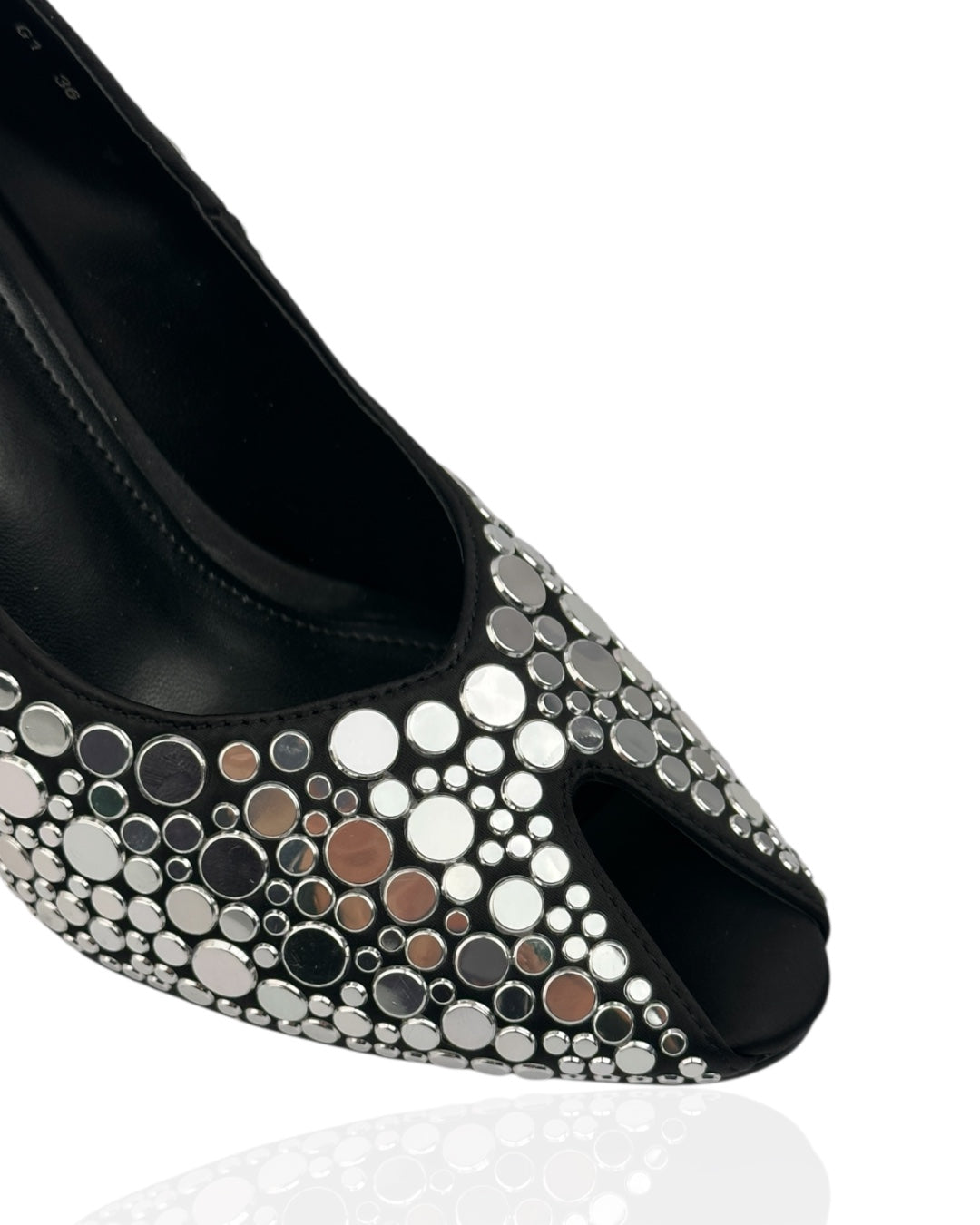 Hills glossy black