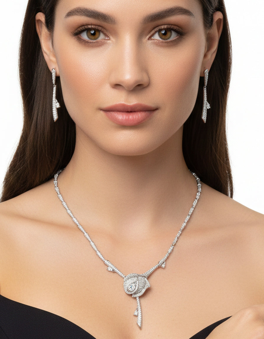 مرصع بأحجار الزركون