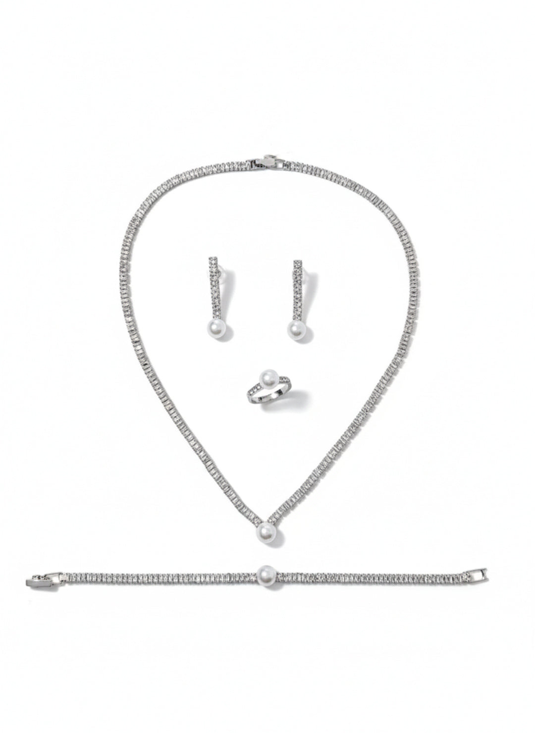 مرصع بالزركون واللؤلؤ