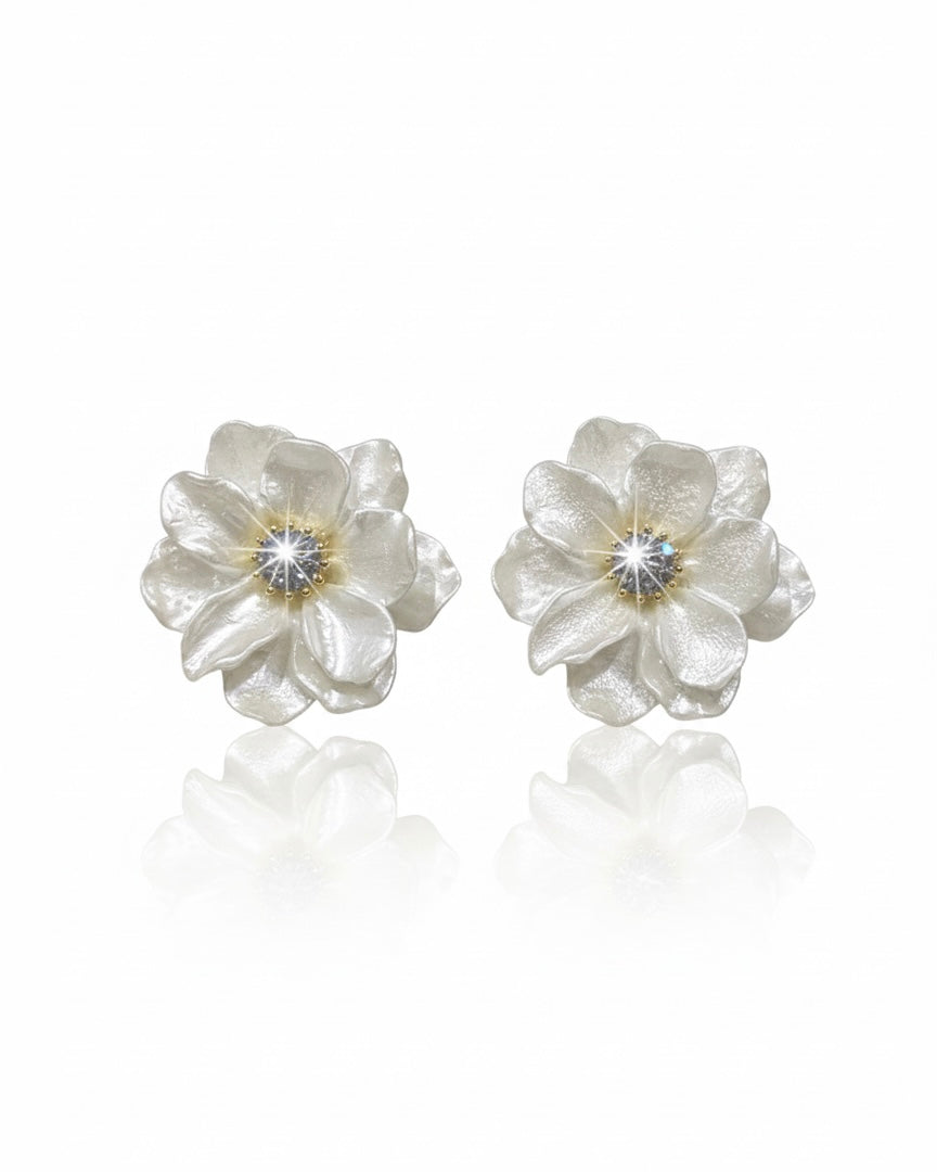 أقراط على شكل وردة