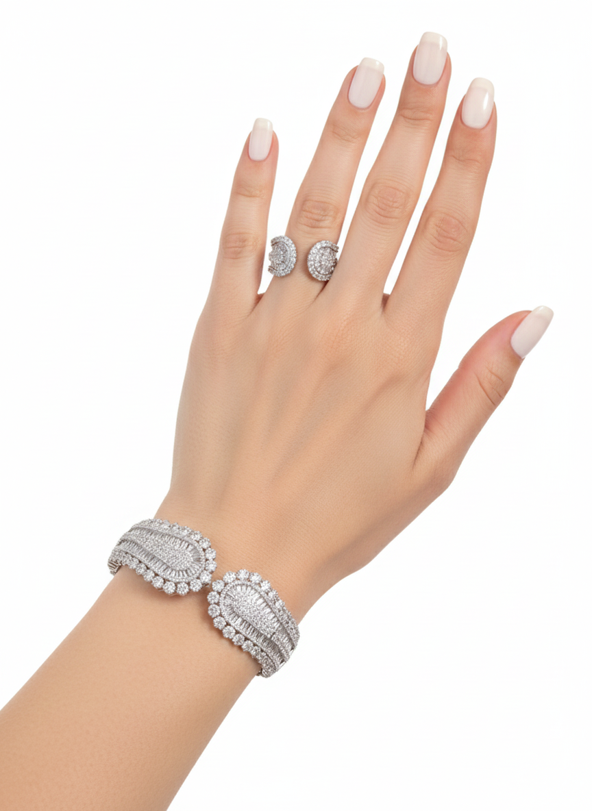 طقم سوار وخاتم مرصع بأحجار الزركون