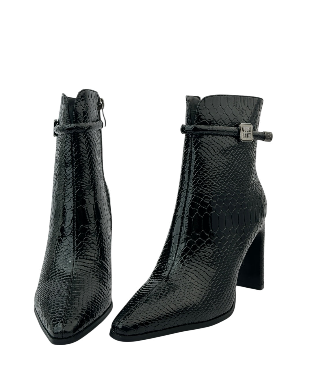 أحذية جلدية لامعة بنقشة جلد الثعبان