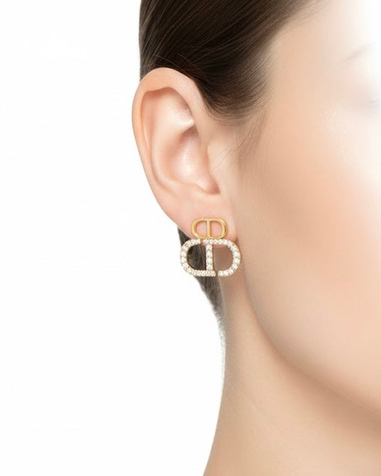 أقراط مرصعة بالزركون