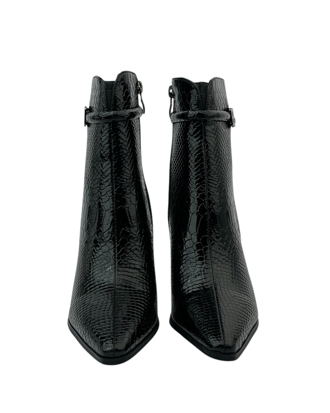 أحذية جلدية لامعة بنقشة جلد الثعبان