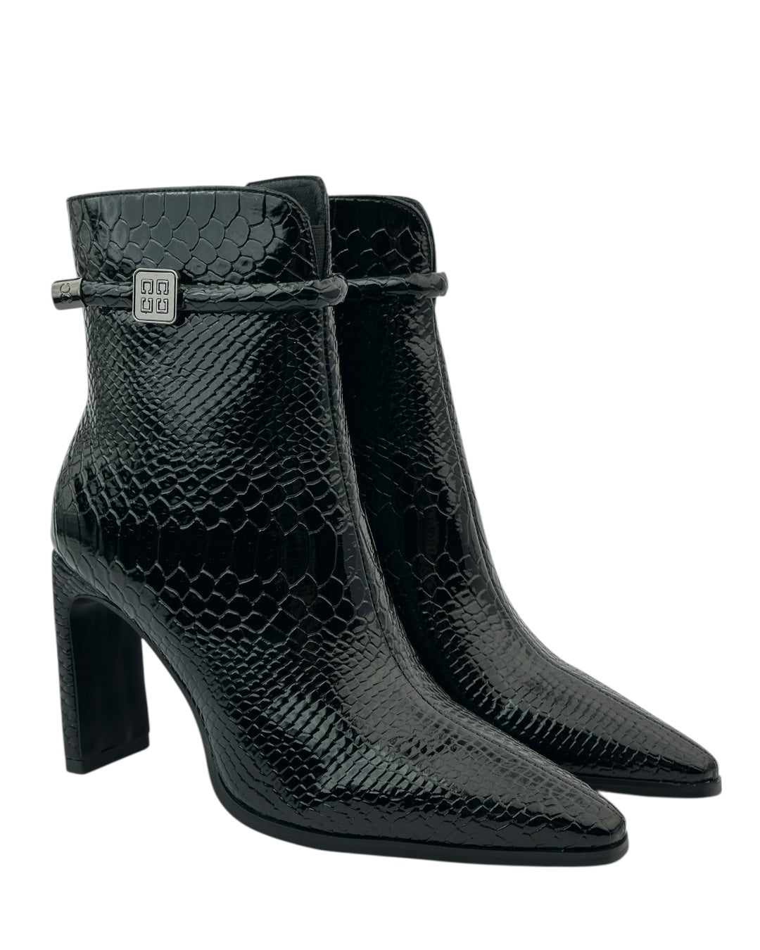 أحذية جلدية لامعة بنقشة جلد الثعبان