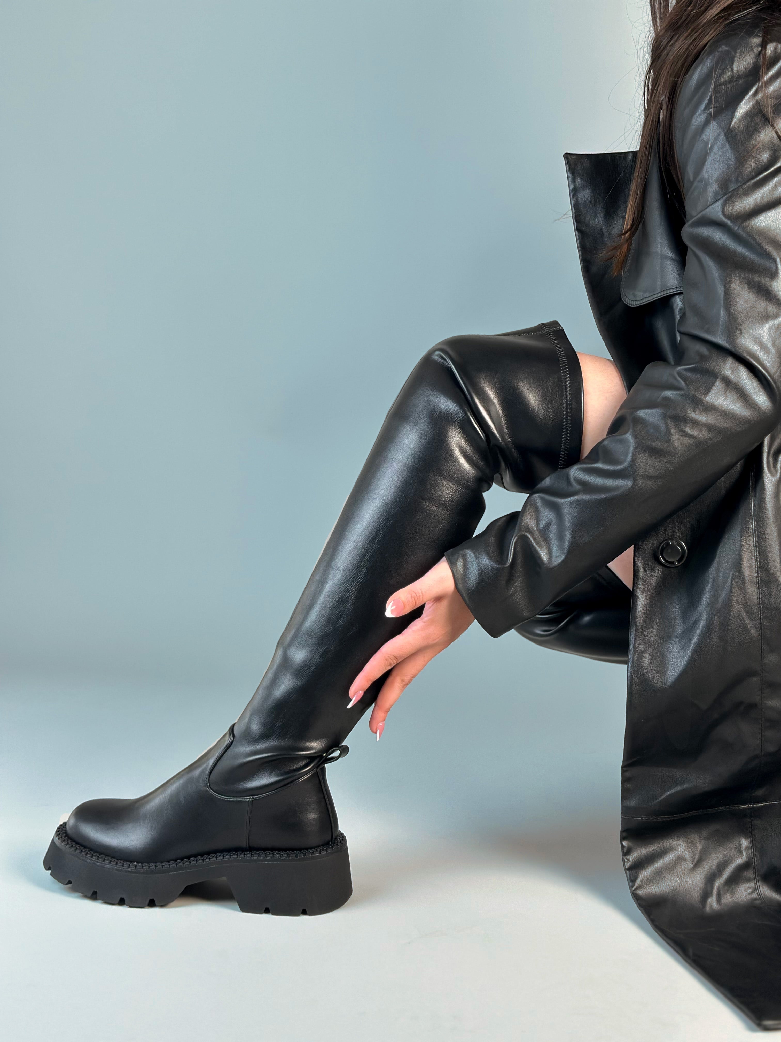 حذاء جلدي ذو ساق عالية