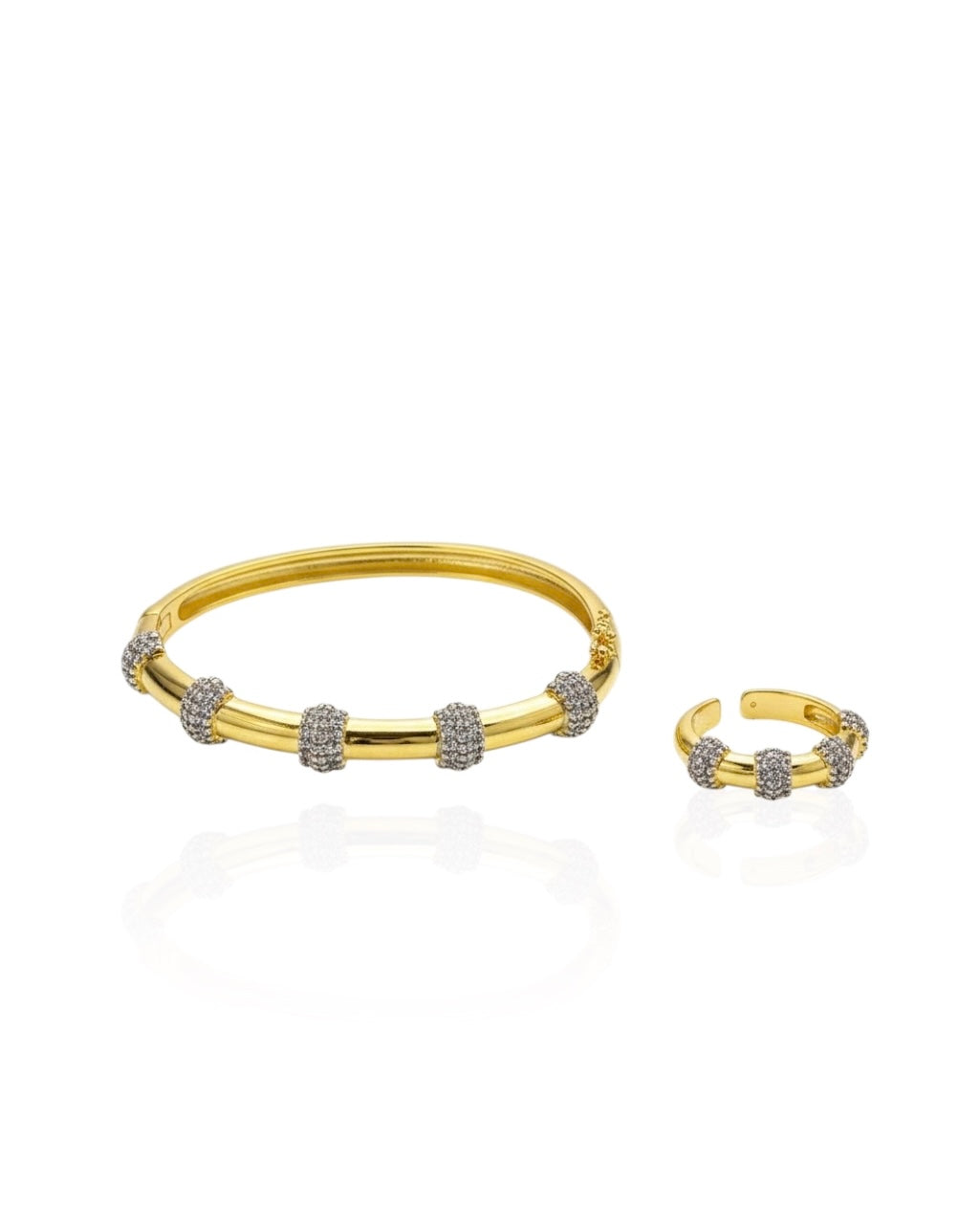 طقم من الذهب والفضة