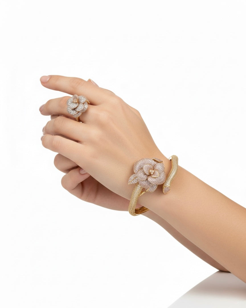 وردة مرصعة بأحجار الزركون