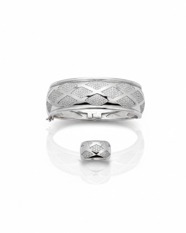 طقم سوار وخاتم مرصع بأحجار الزركون