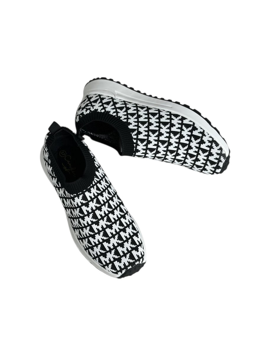 أحذية عملية من القماش الطبي