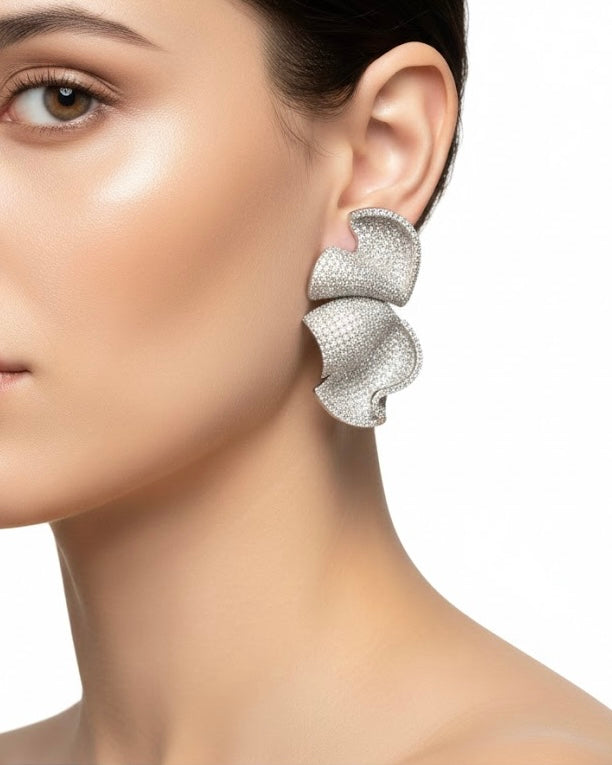 أقراط مرصعة بالزركون