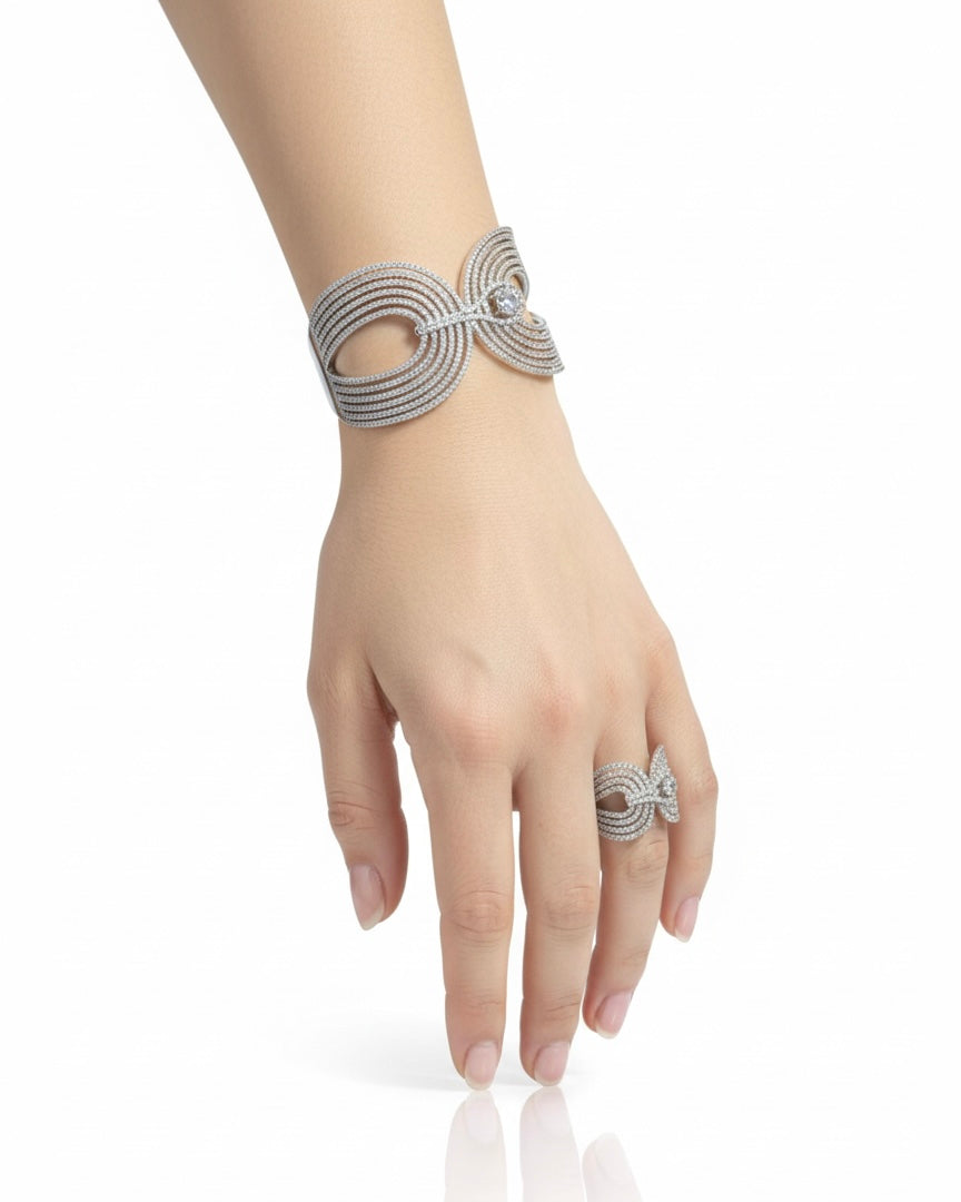 طقم سوار وخاتم مرصع بأحجار الزركون