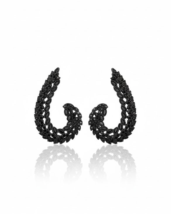 أقراط مرصعة بأحجار الزركون الأسود