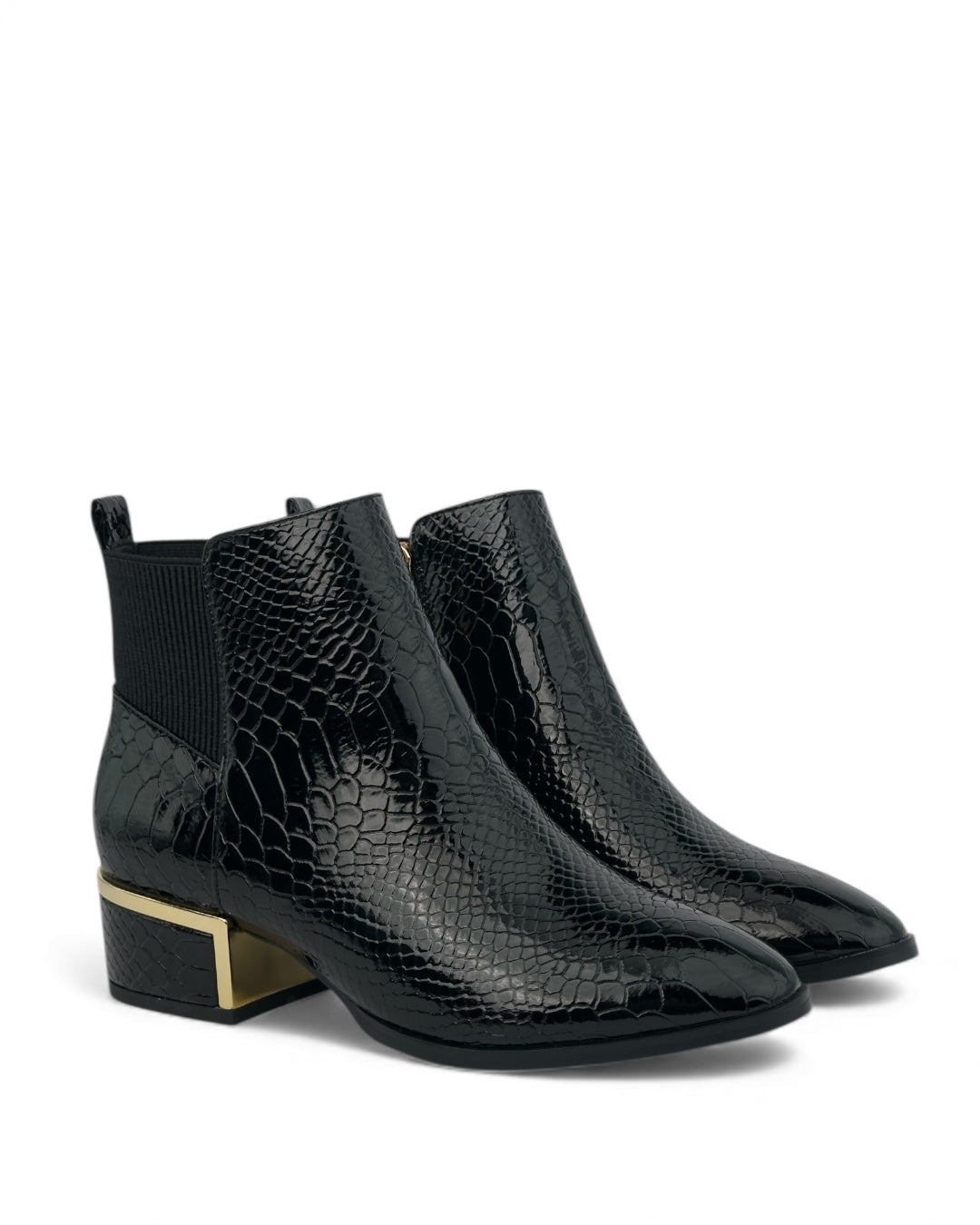 حذاء بنقشة جلد التمساح