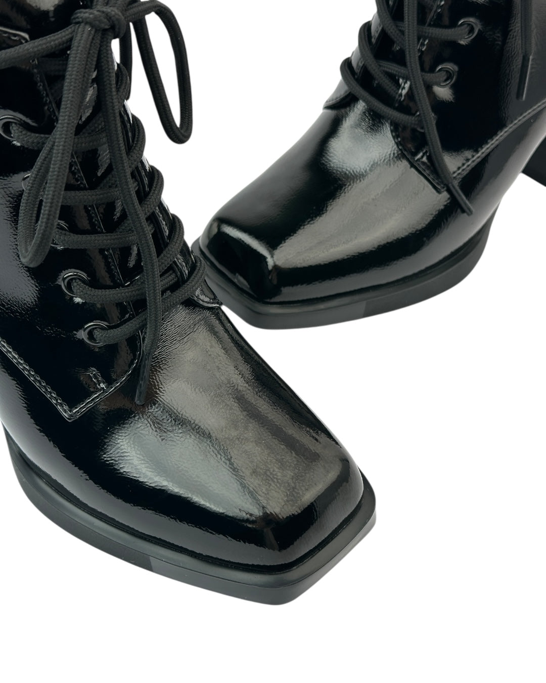 حذاء جلدي برباط ومقدمة مربعة