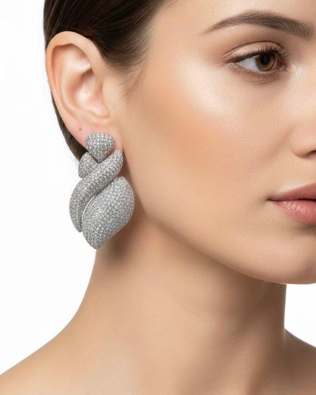 أقراط مرصعة بالزركون