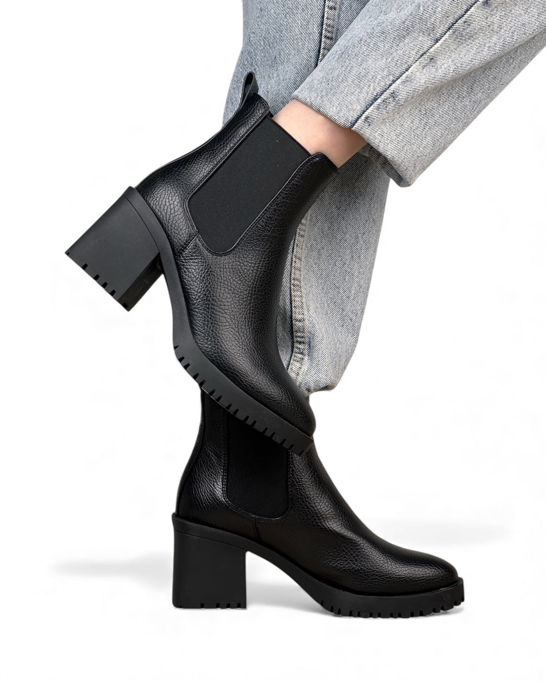 حذاء تشيلسي جلدي بنعل سميك