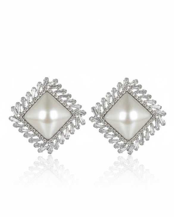 أقراط مرصعة بالزركون واللؤلؤ