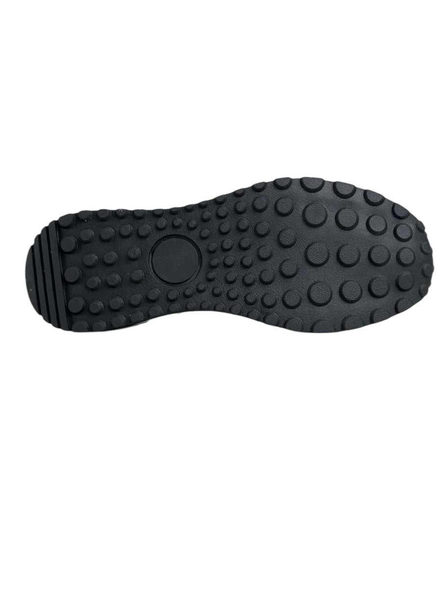 أحذية عملية من القماش الطبي