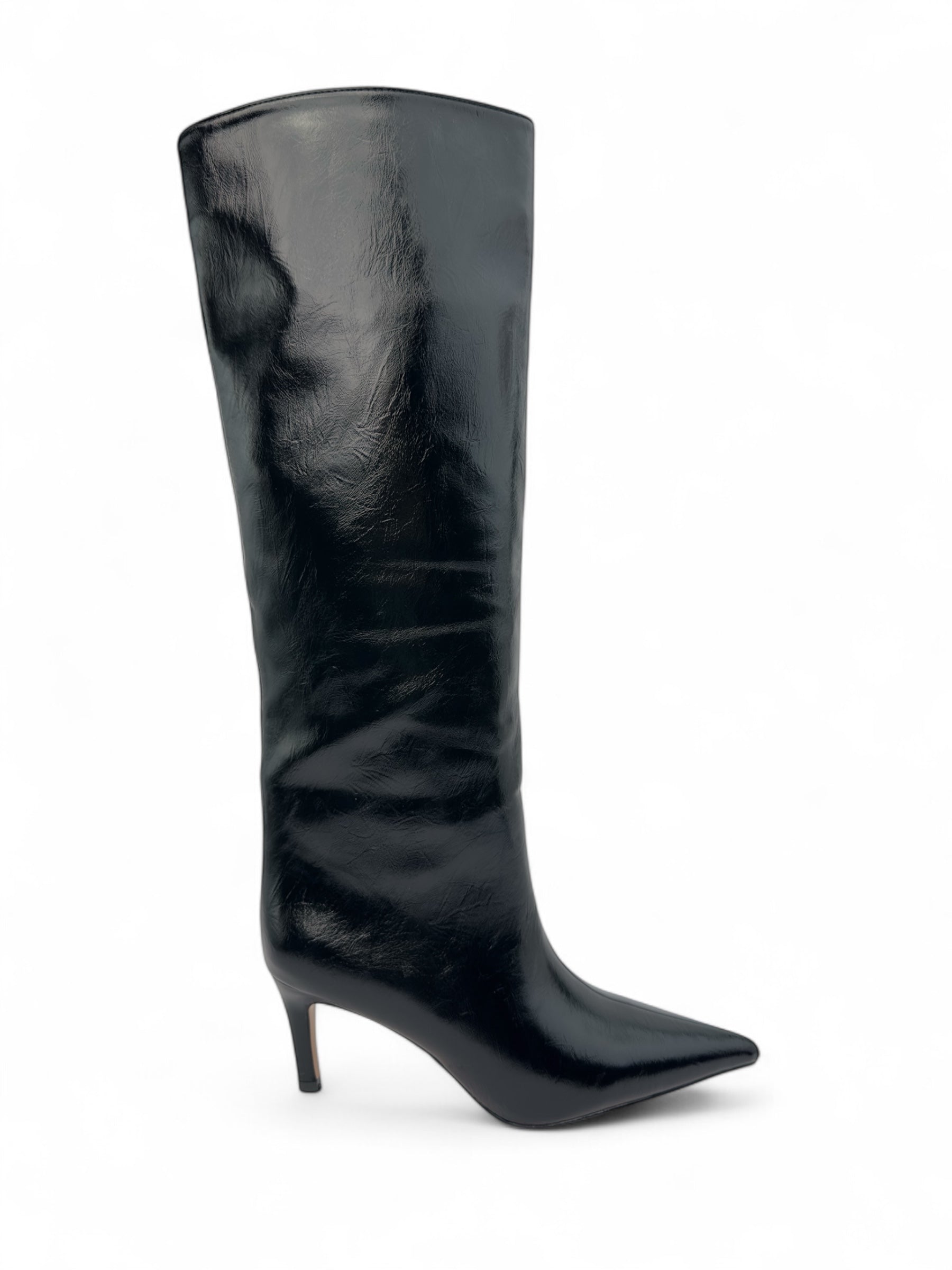 حذاء جلدي طويل ذو مقدمة مدببة وكعب رفيع