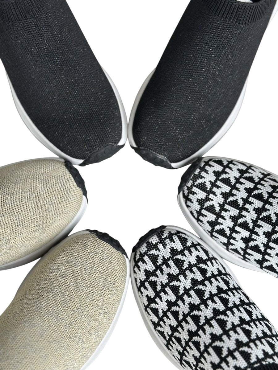 أحذية عملية من القماش الطبي