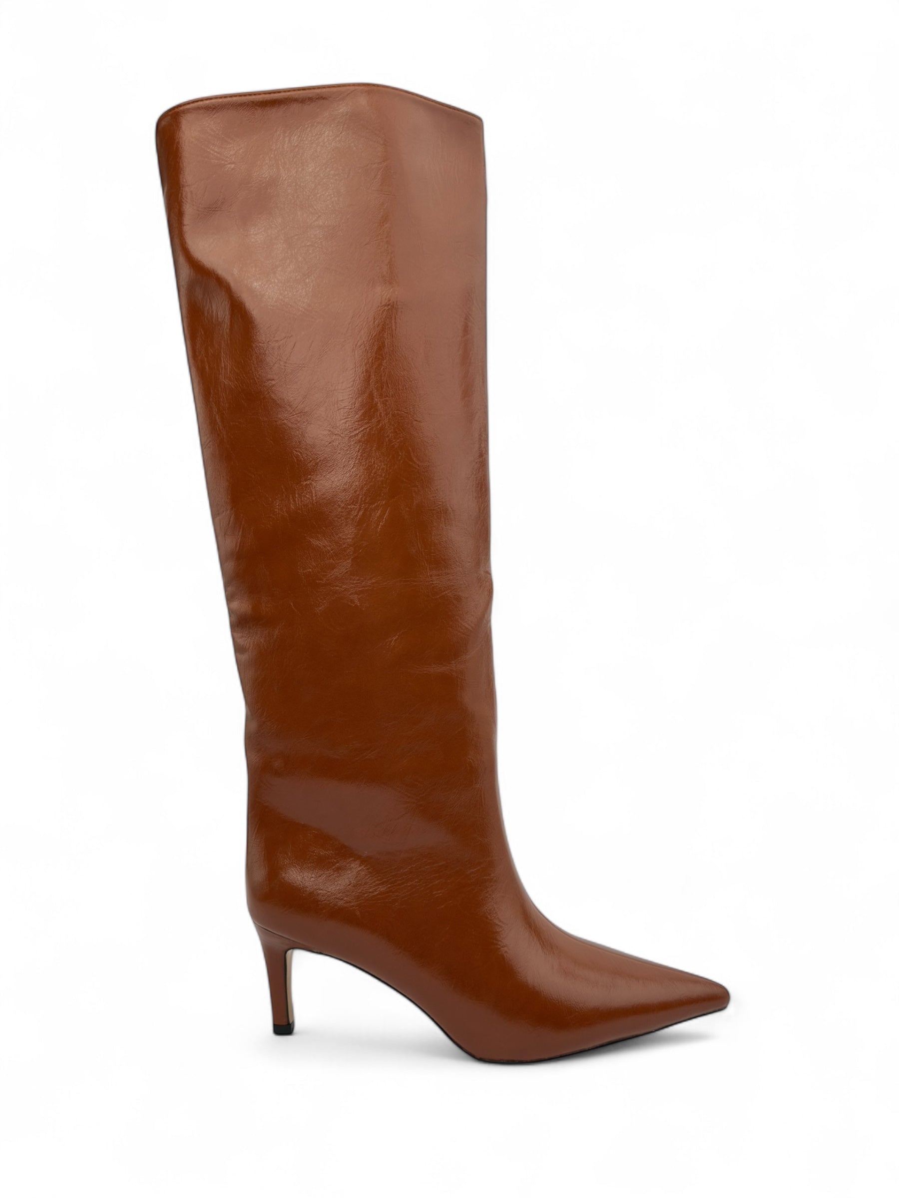 حذاء جلدي طويل ذو مقدمة مدببة وكعب رفيع