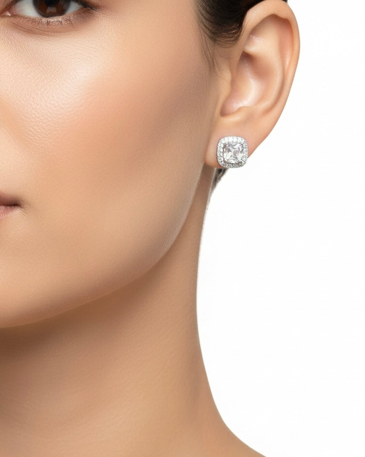 أقراط مرصعة بالكريستال