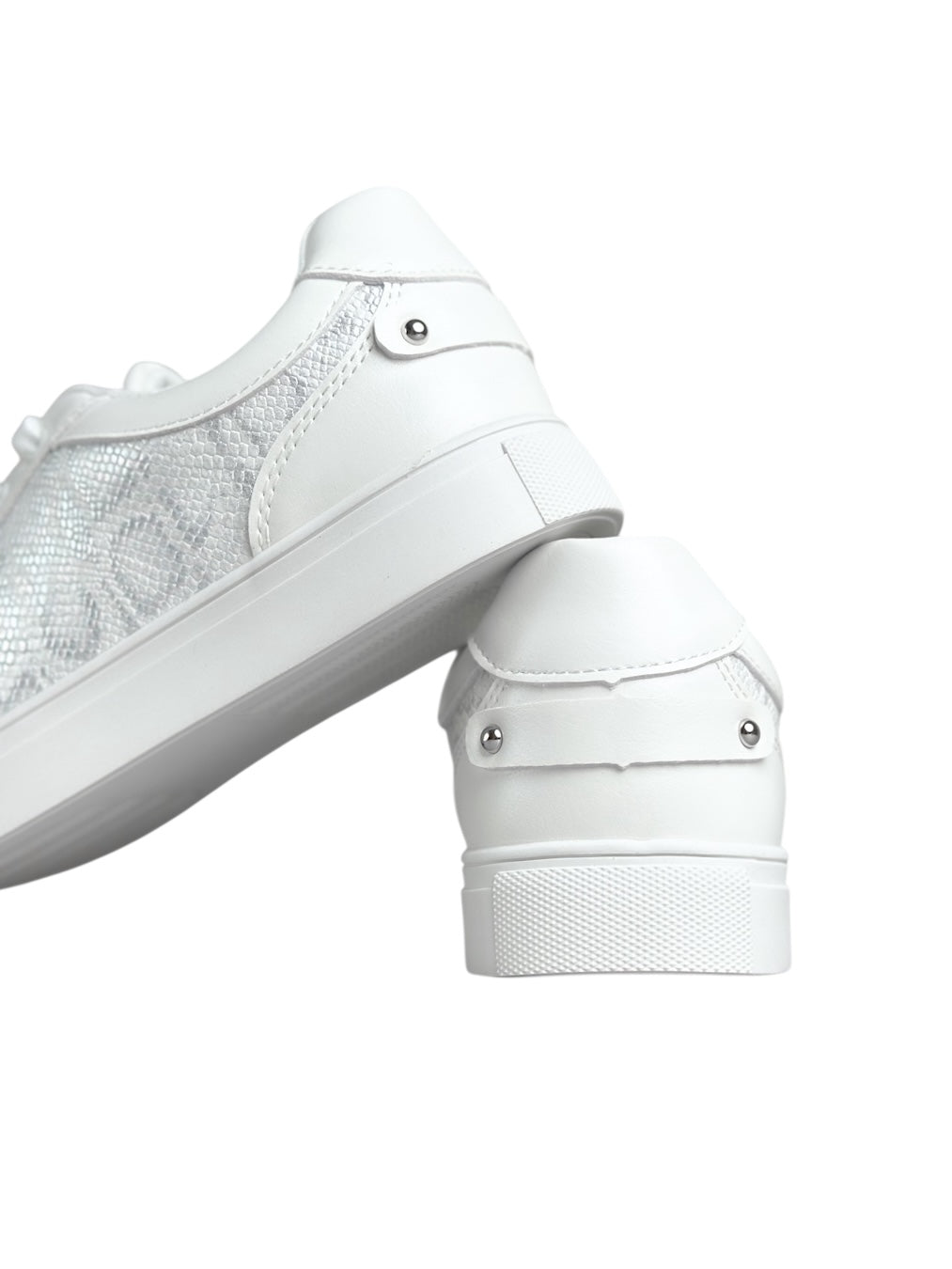 حذاء رياضي من الجلد بنقشة جلد الثعبان