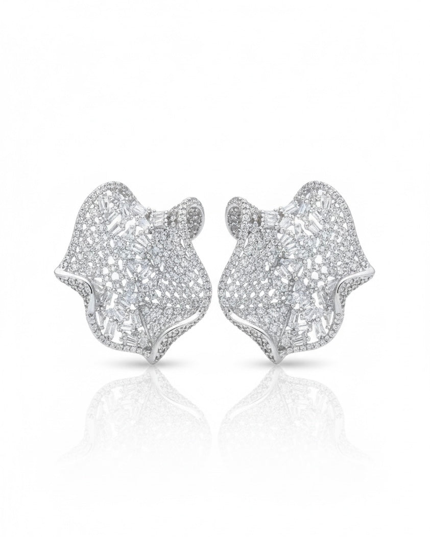 أقراط مرصعة بالزركون