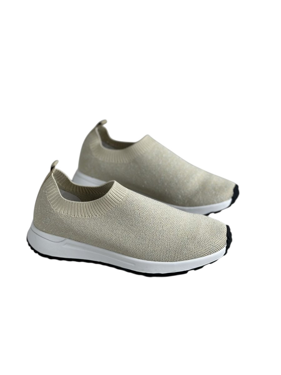 أحذية عملية من القماش الطبي