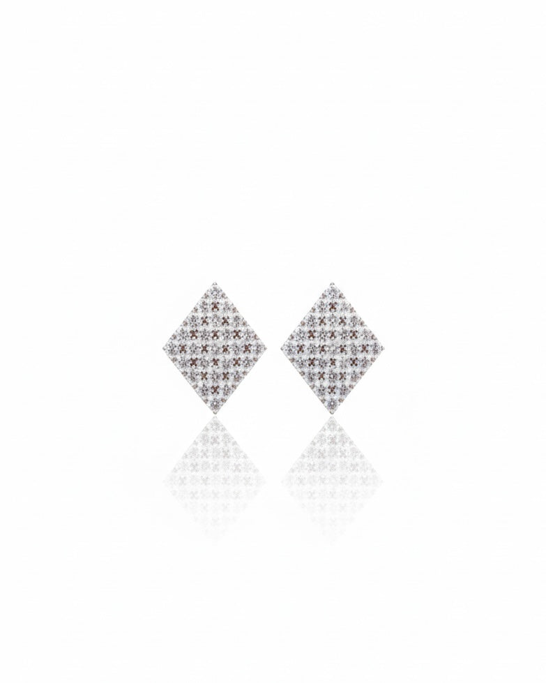 أقراط من الفضة عيار 925