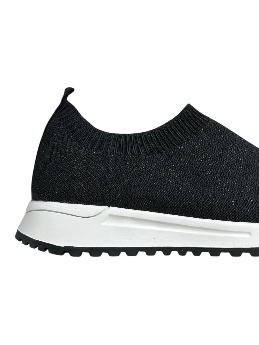 أحذية عملية من القماش الطبي