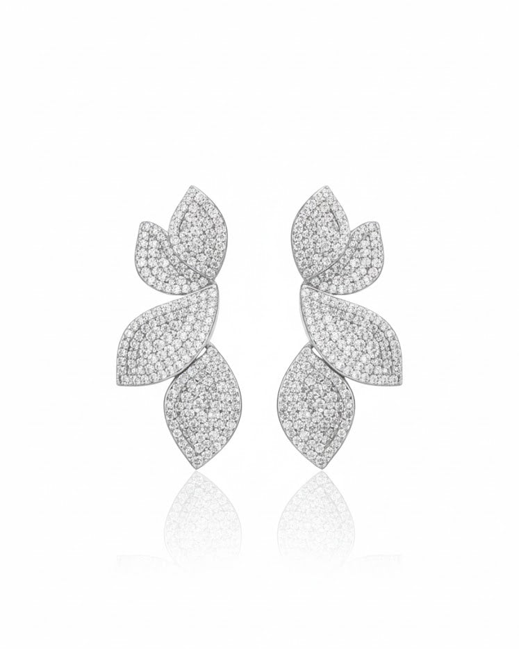 أقراط مرصعة بالزركون