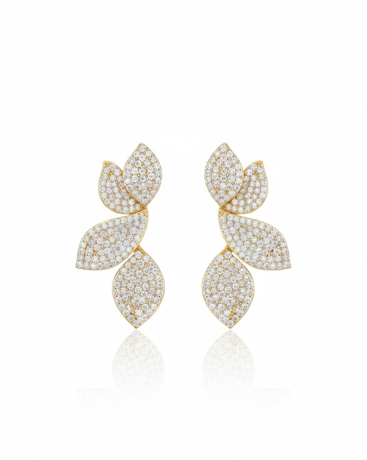 أقراط مرصعة بالزركون