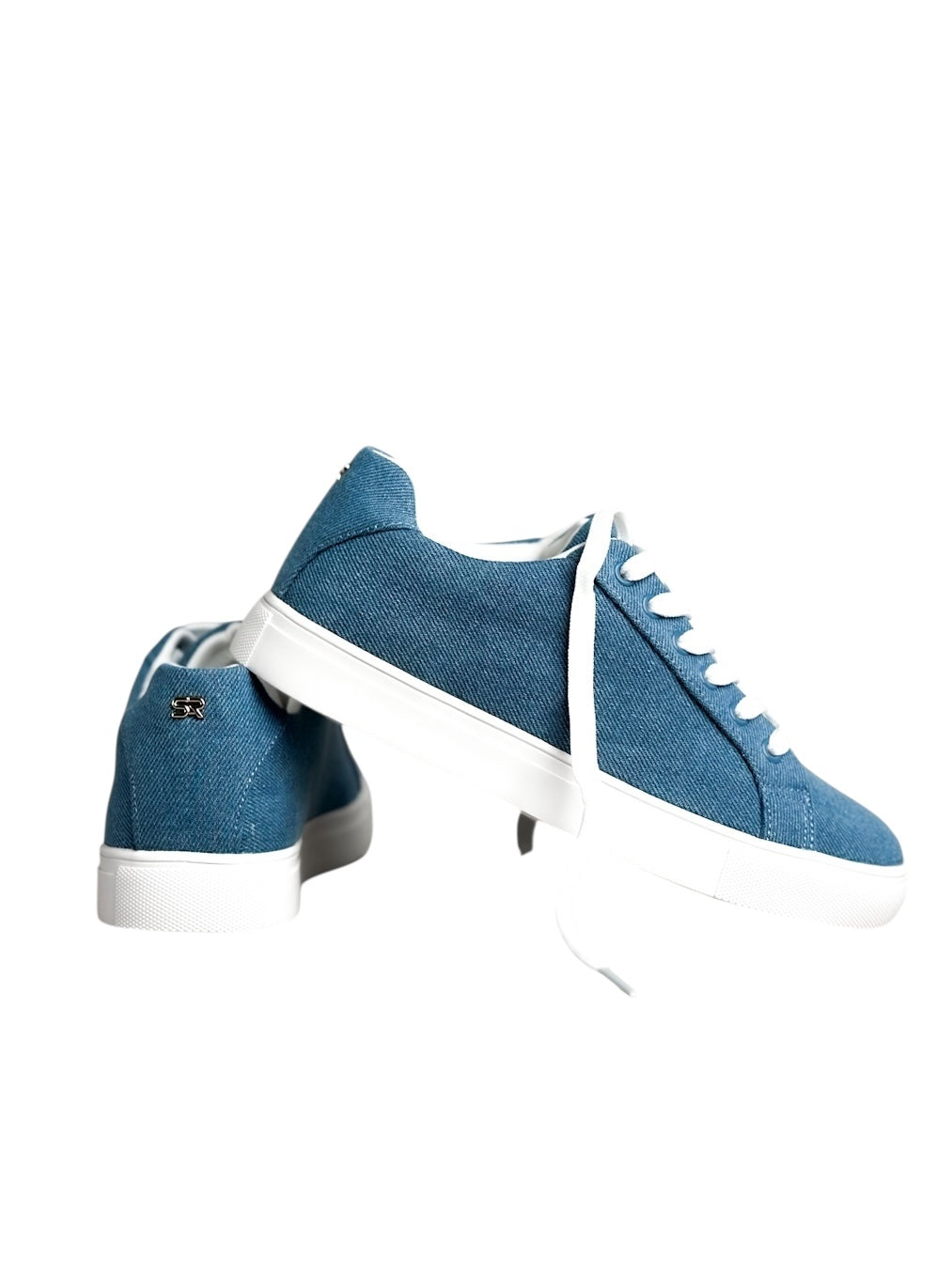 أحذية رياضية من القماش الطبي