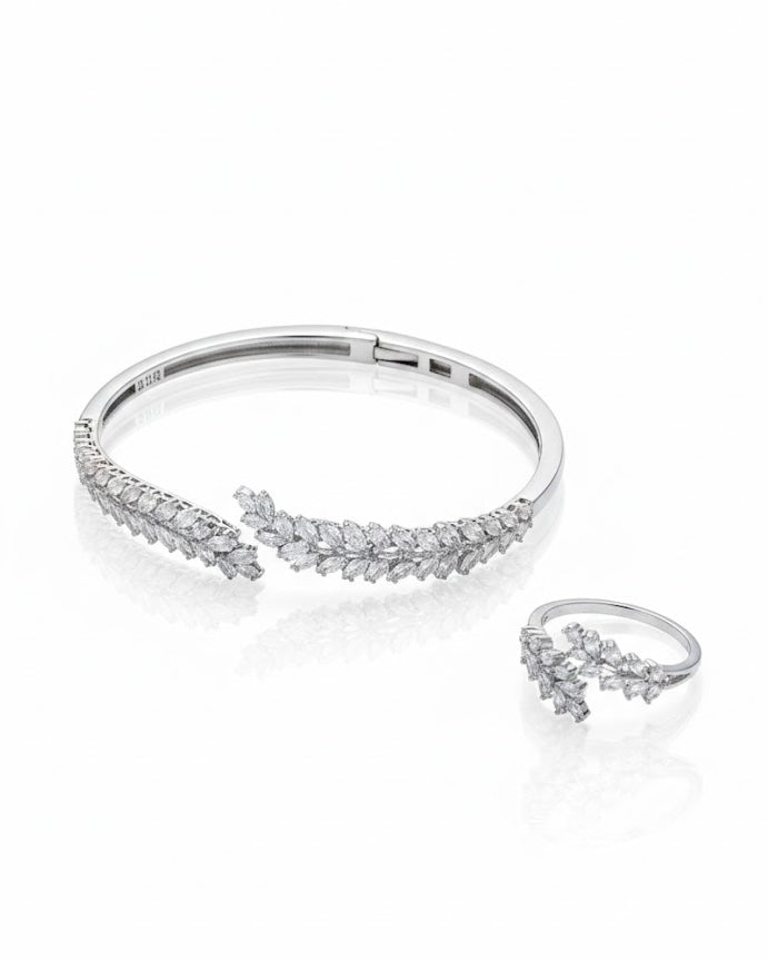 طقم مرصع بالزركون