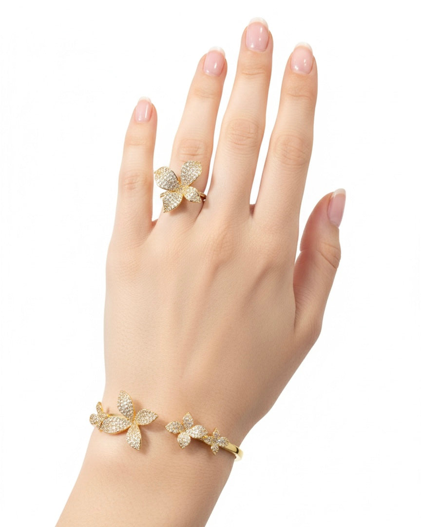 وردة مرصعة بأحجار الزركون