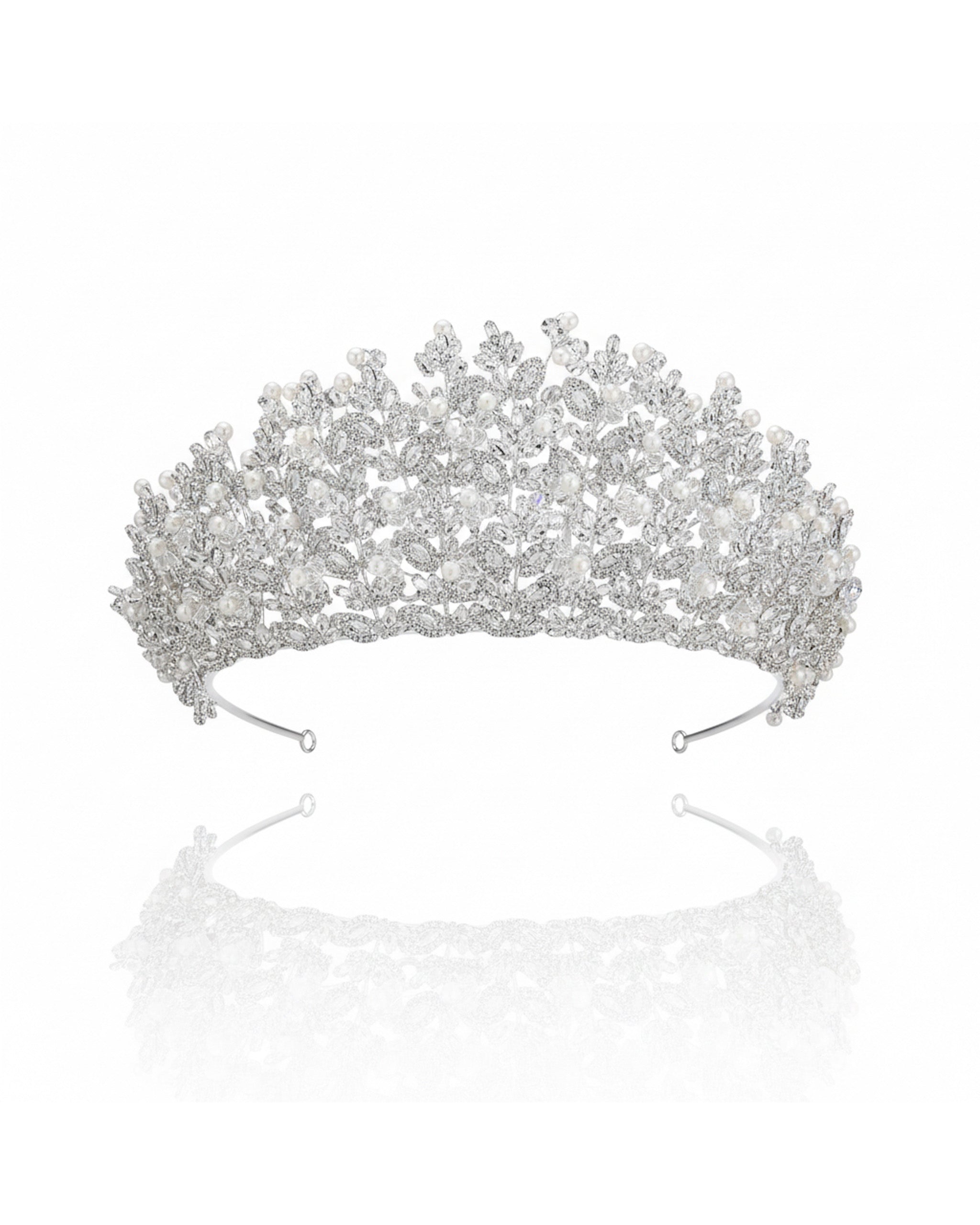 تاج مرصع بالزركون واللؤلؤ