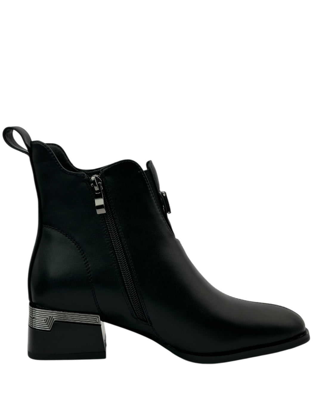 أحذية جلدية بكعب عريض