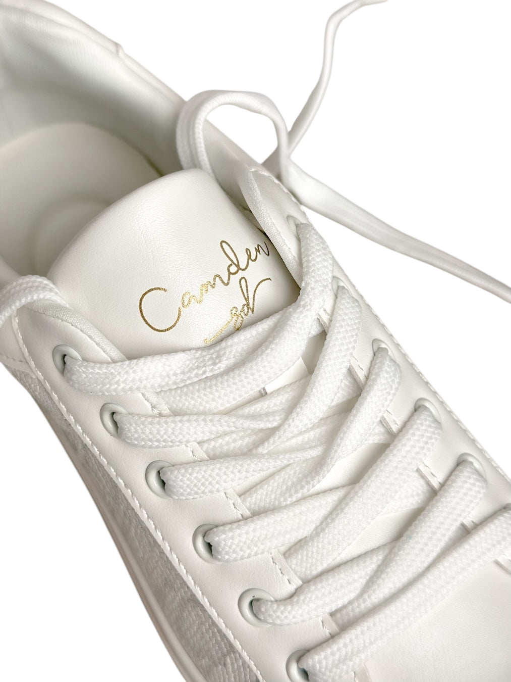 حذاء رياضي من الجلد بنقشة جلد الثعبان