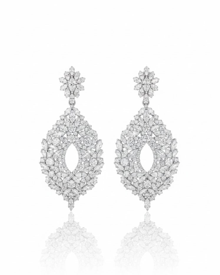 أقراط مرصعة بالزركون