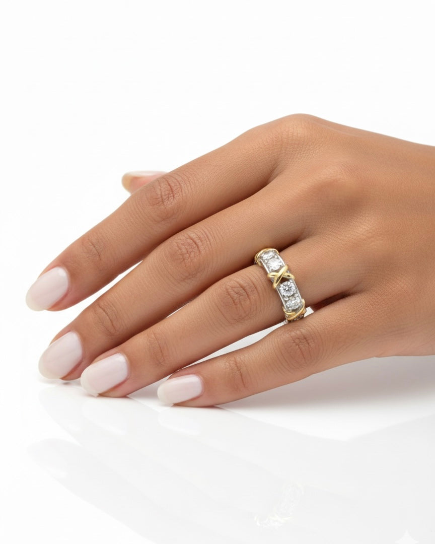 خاتم مرصع بأحجار الزركون