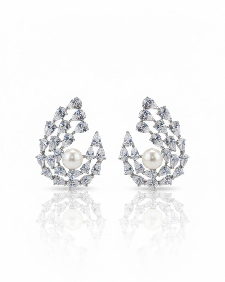 أقراط مرصعة بالزركون واللؤلؤ