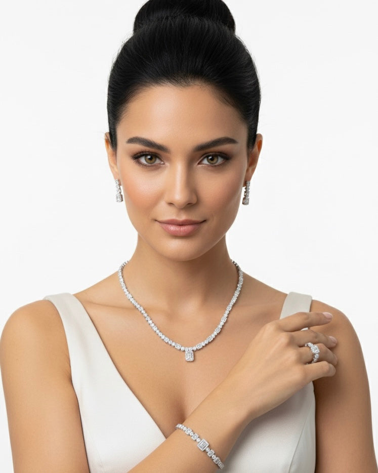 مرصع بأحجار الزركون