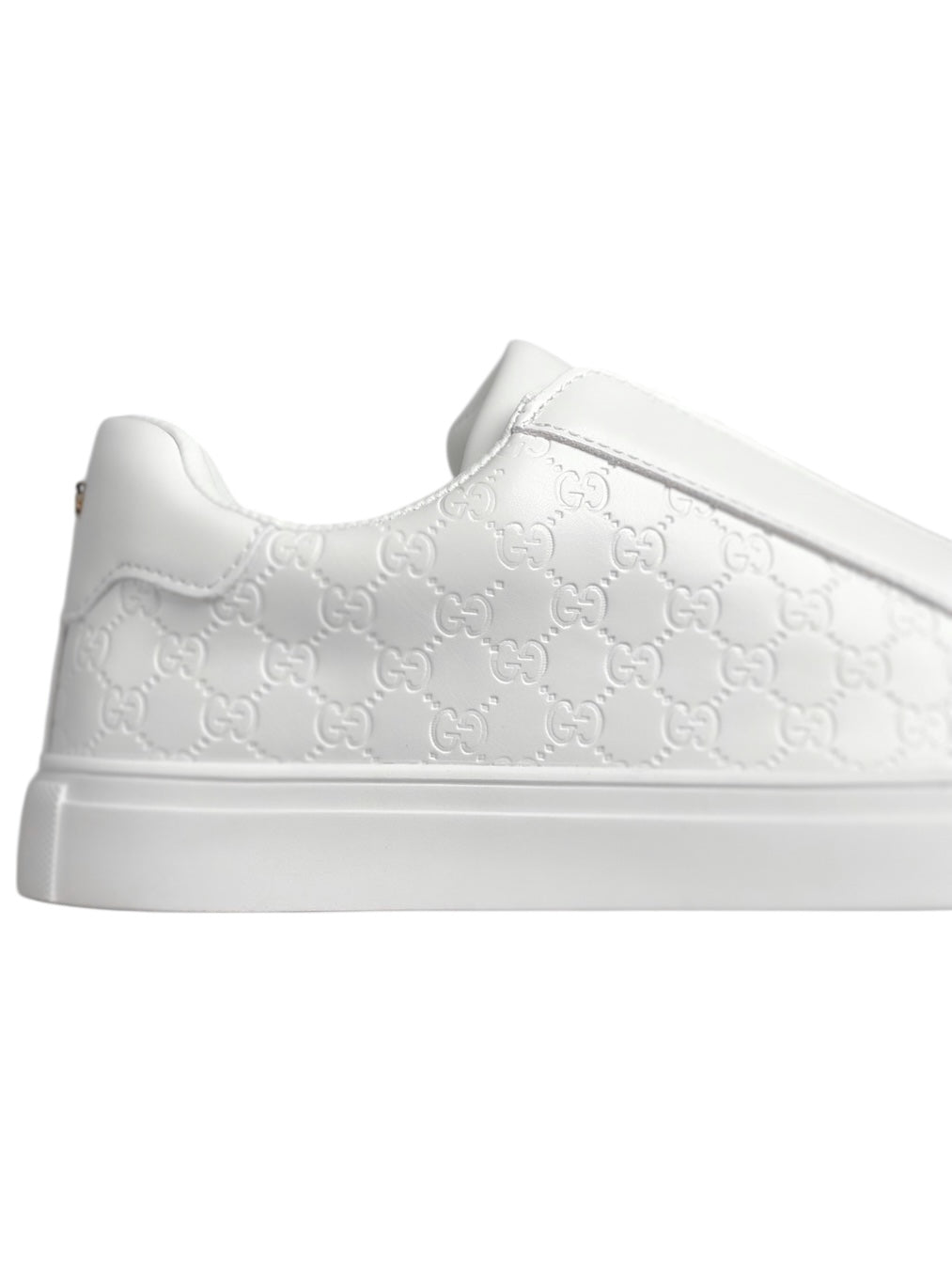 حذاء رياضي من الجلد اللامع