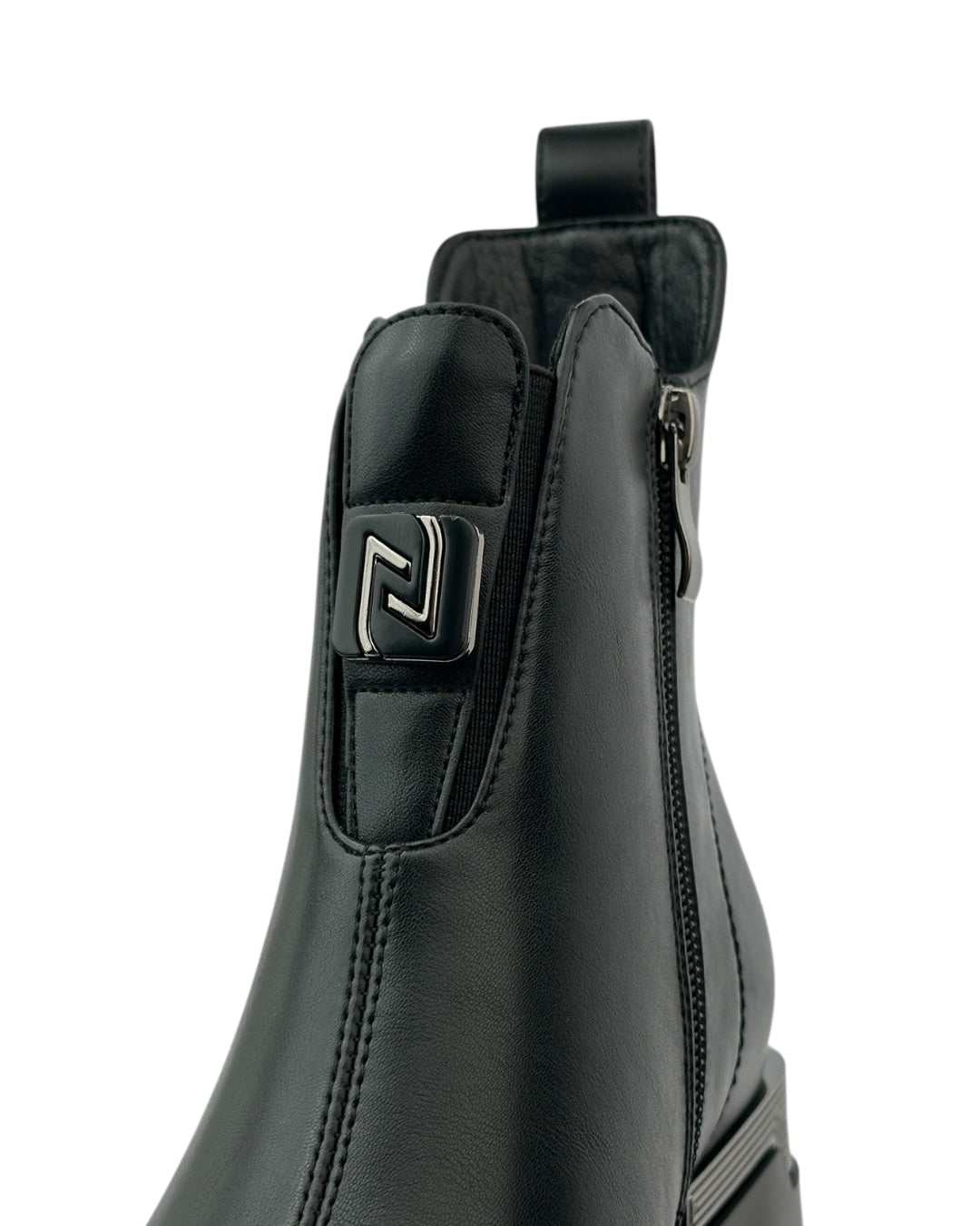 أحذية جلدية بكعب عريض