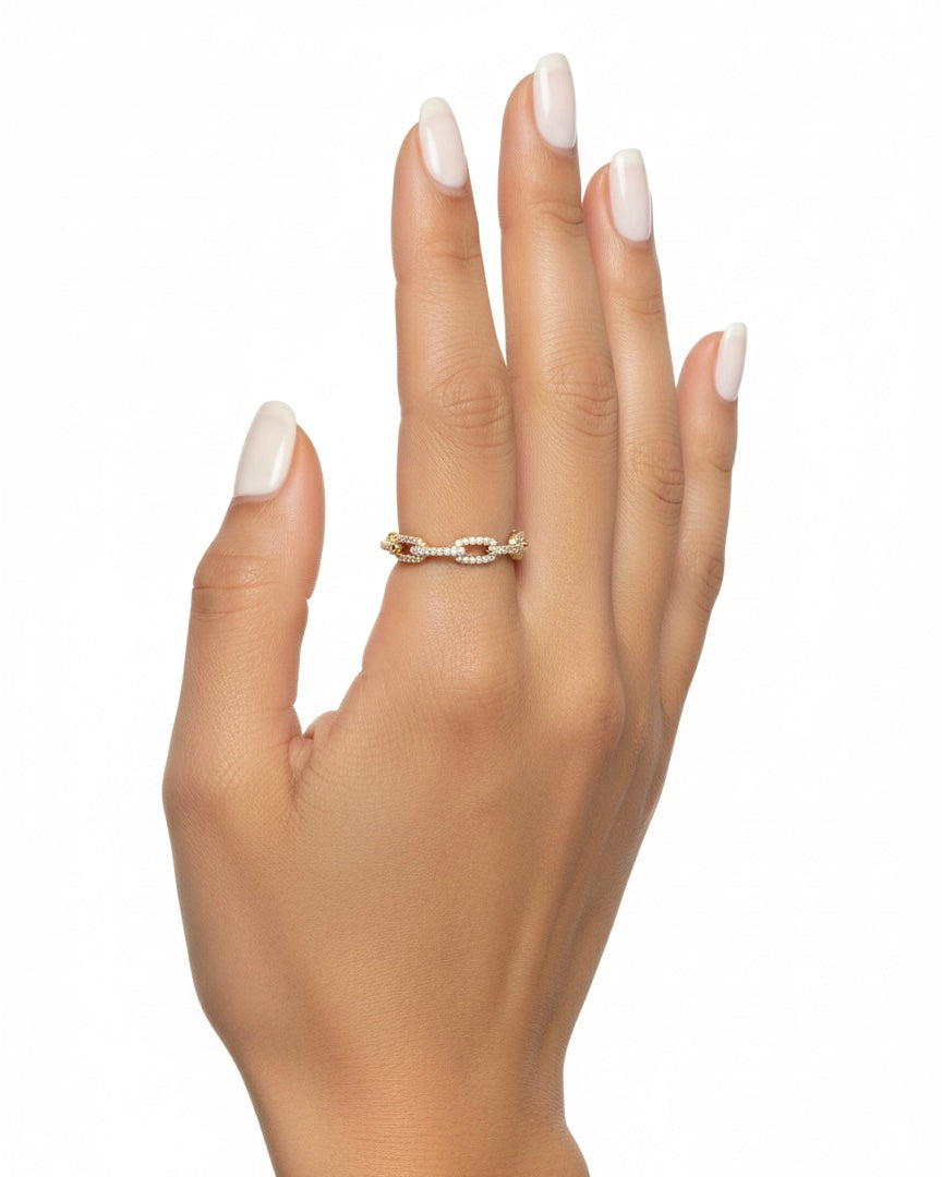 خاتم ذهبي اللون