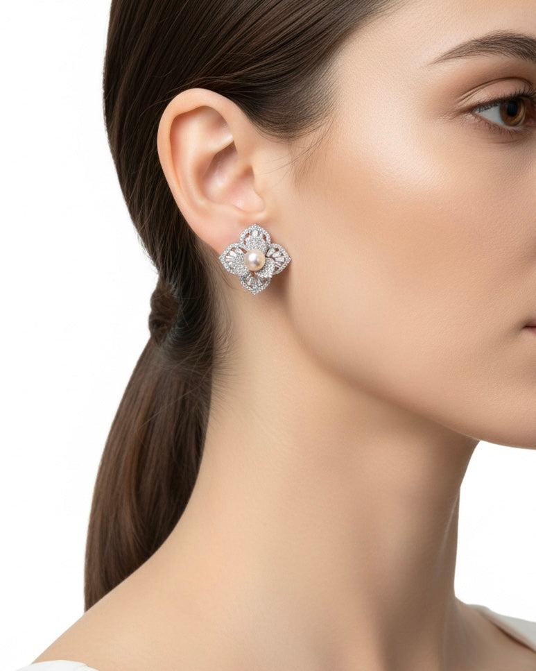 أقراط مرصعة بالزركون واللؤلؤ